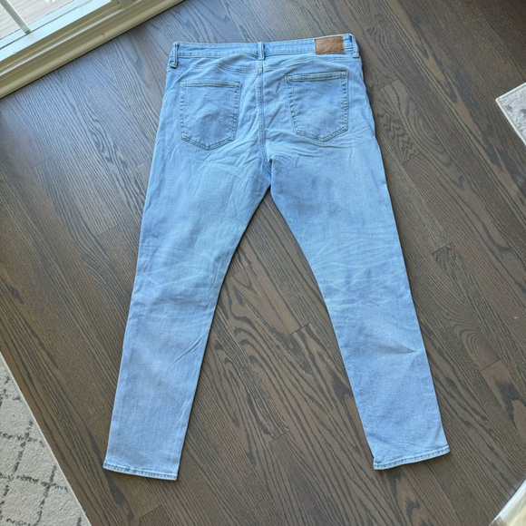 Preowned - American Eagle Flex+ Athletic Fit Light Wash. 36x32 - Picture 6 of 8